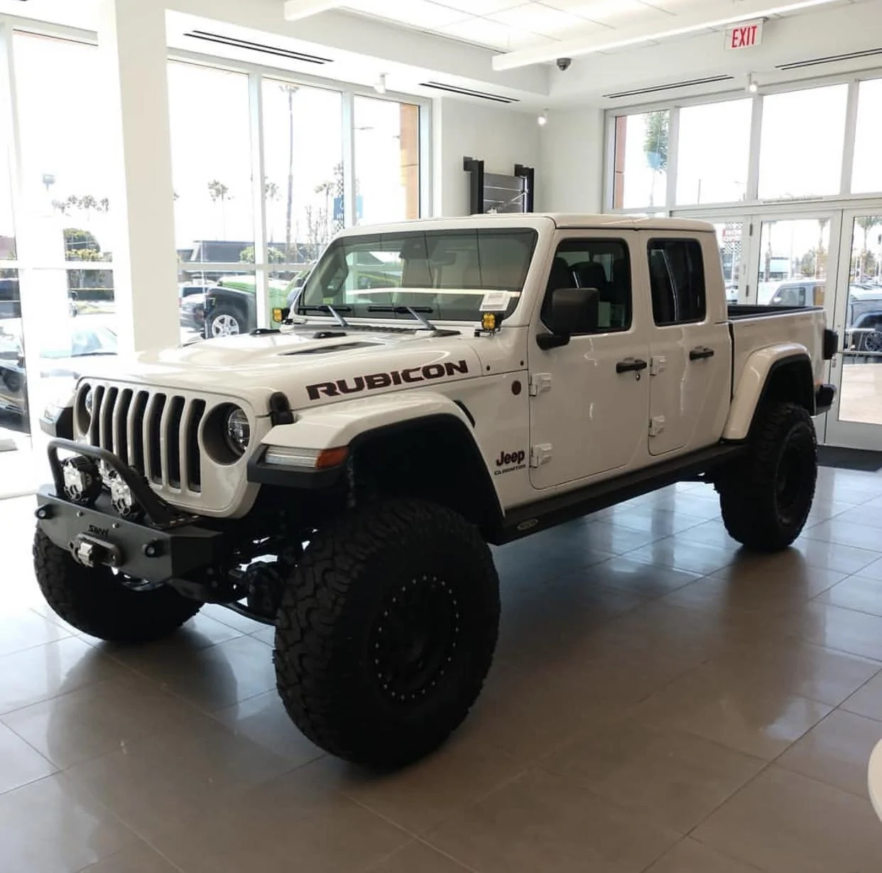 Jeep Gladiator BRIGHT WHITE Gladiator JT Club CC15E095-FB33-42A4-873A-96DBE5C8DB80
