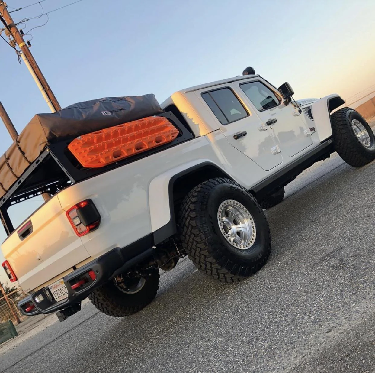 Jeep Gladiator BRIGHT WHITE Gladiator JT Club C2B6F4DF-9001-475A-9072-854BED99A1A4