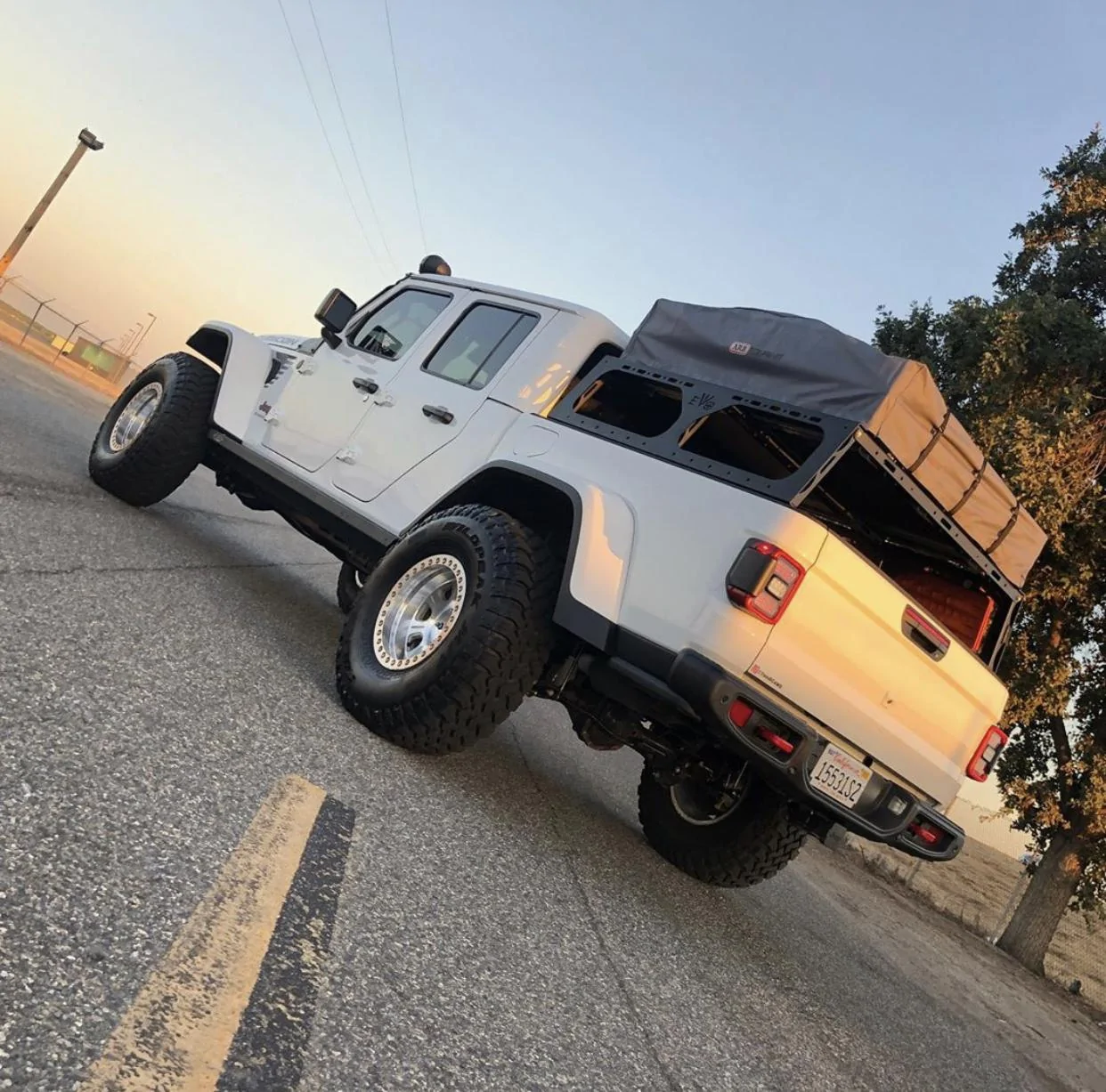 Jeep Gladiator BRIGHT WHITE Gladiator JT Club 465CAD9A-A072-4B7B-8E41-2F7E0D768D28