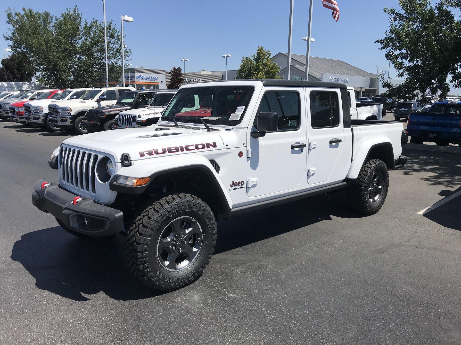 Jeep Gladiator BRIGHT WHITE Gladiator JT Club 7A5932CC-9F21-4BE7-94B2-70EE94905779