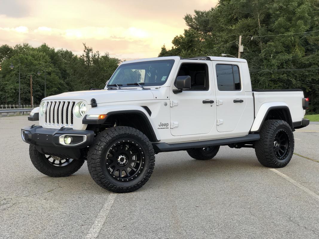 Jeep Gladiator 2020 Gladiator Overland Journal image1