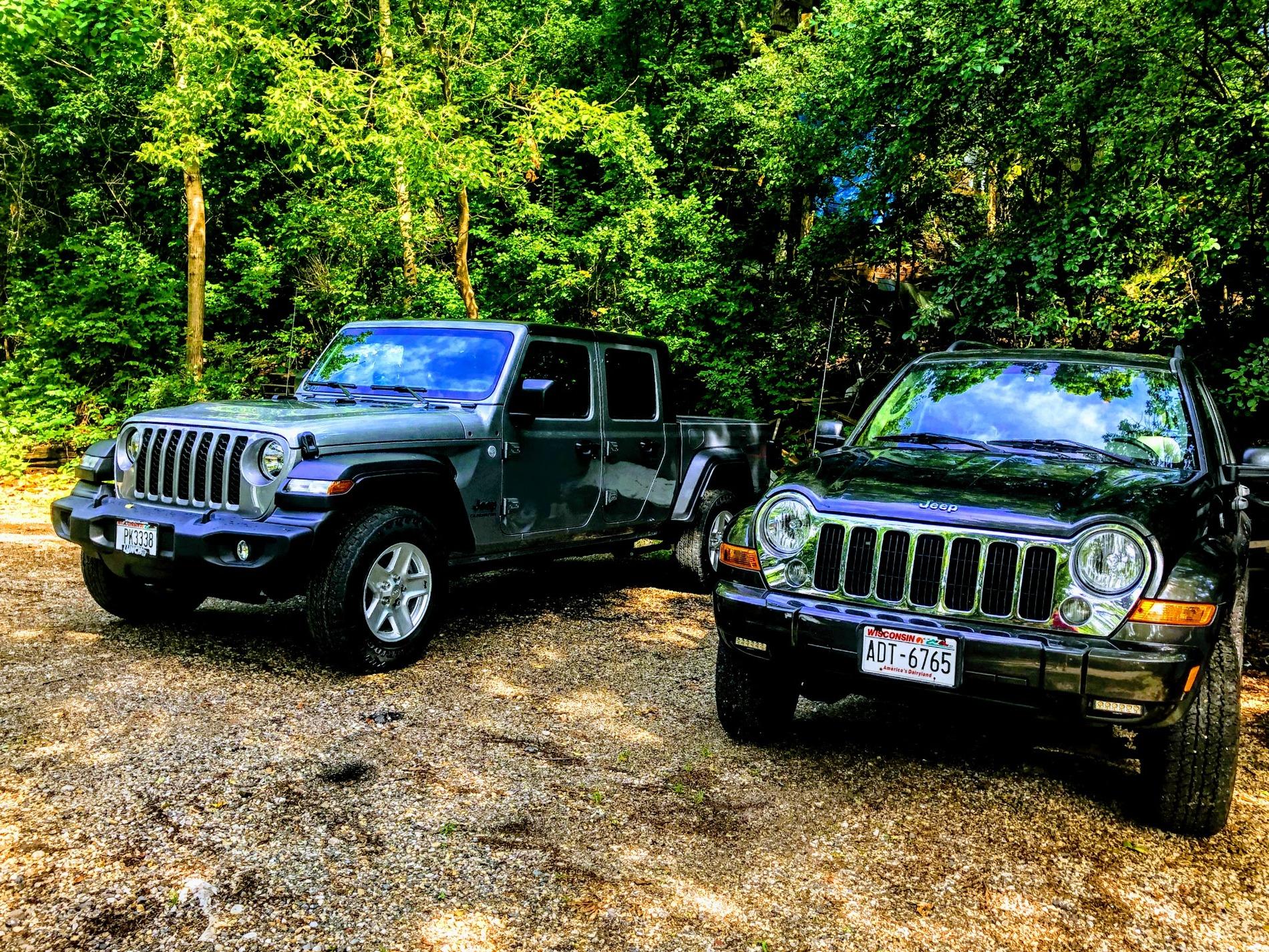 Jeep Gladiator Jeeps Parking Next To Jeeps vQMzcNrmYv34F-U5Y-3zyY4zxBMX7JSBeRlszb5xWhgn0VBhxHdCfJ9hZCY9o7-HEtuZ8El9vgSUd1xFw=w2126-h1594-no