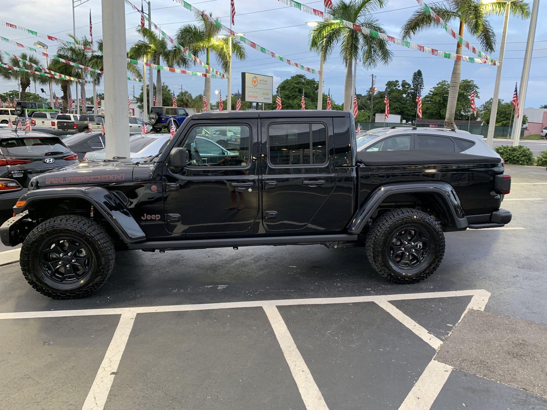 Jeep Gladiator Launch Edition Buyers Club 7769C08F-F4F5-4930-9461-6B56ABF73008