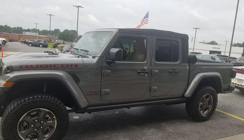Jeep Gladiator Sting grey owners (future) check in 3C2EB78E-4740-4AA0-871A-47830DA9C7BA