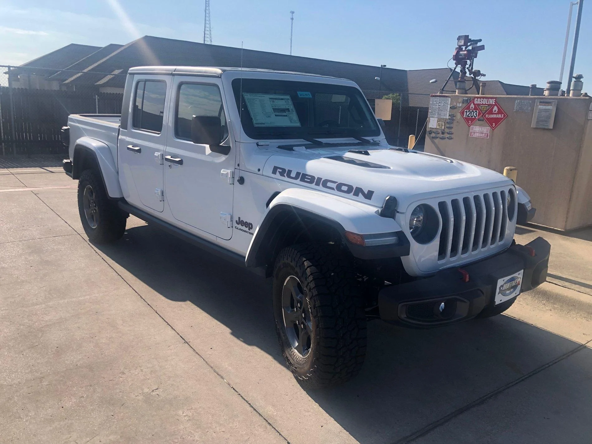 Jeep Gladiator BRIGHT WHITE Gladiator JT Club C6AC5FC9-73E7-4672-92DA-DA2625F3D8DA