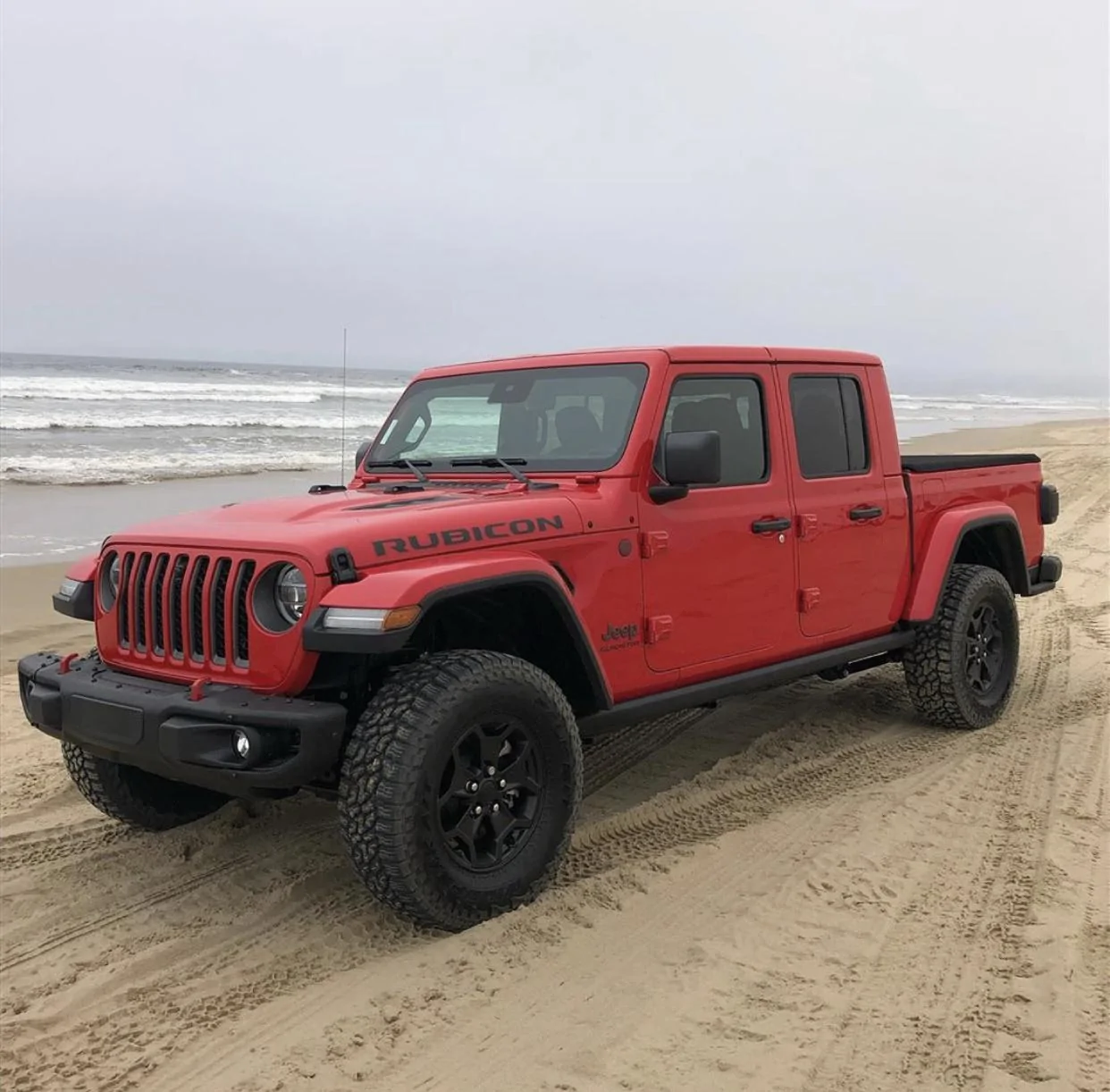 Jeep Gladiator FIRECRACKER RED Gladiator JT Club 4E5350FD-86A0-42E9-8869-EEE801F6385B