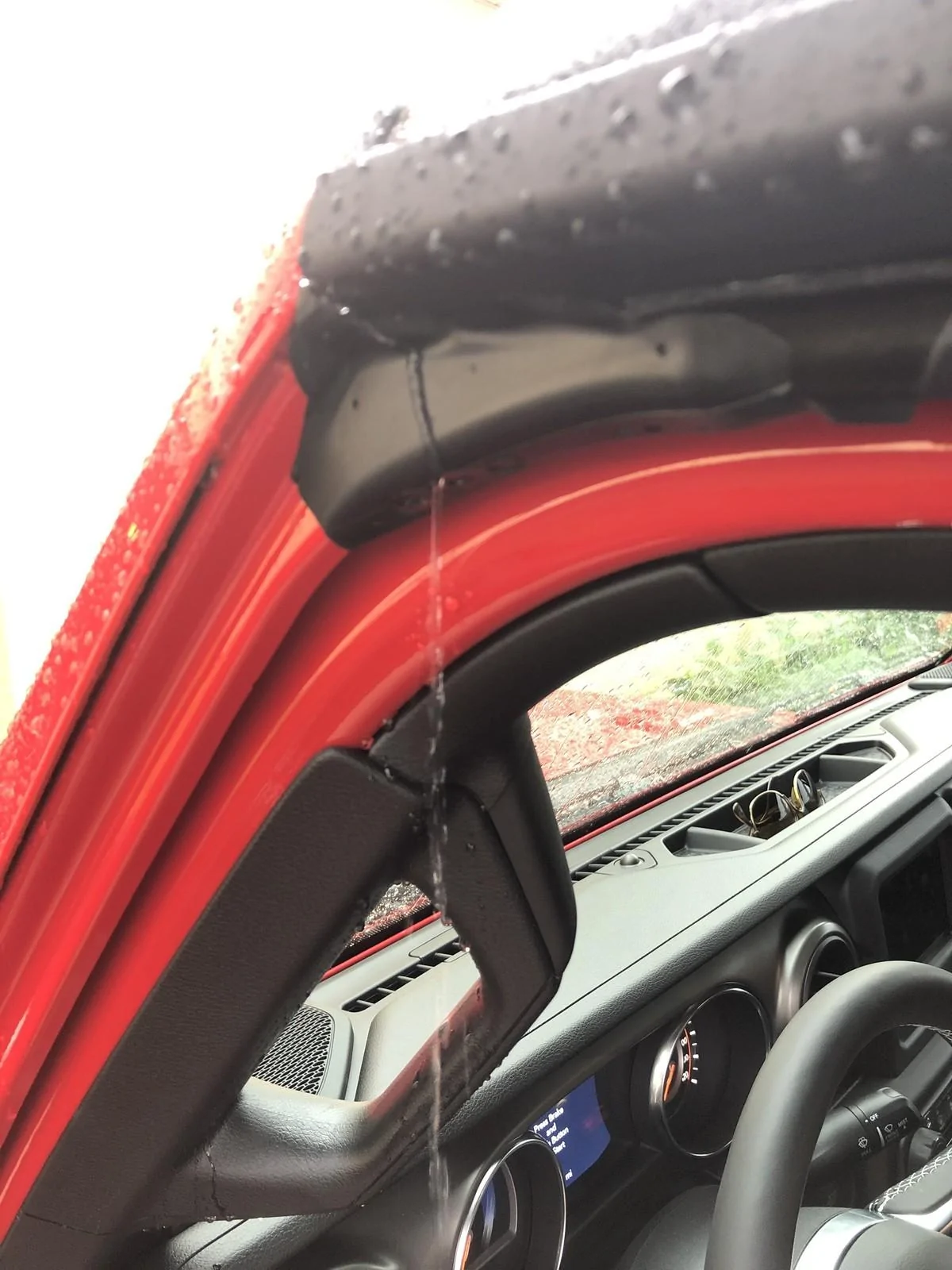 Jeep Gladiator Roof Drainage on Softop IMG_2280-e1564162237317