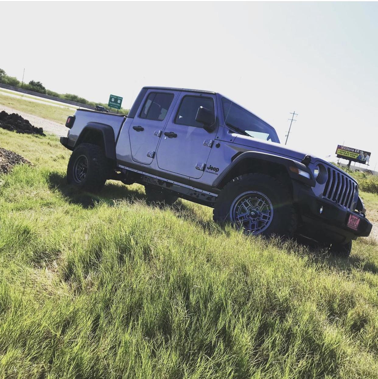 Jeep Gladiator BILLET SILVER Gladiator JT Club 6172BA2F-9FF0-4199-B20E-C0F2A16FAF43