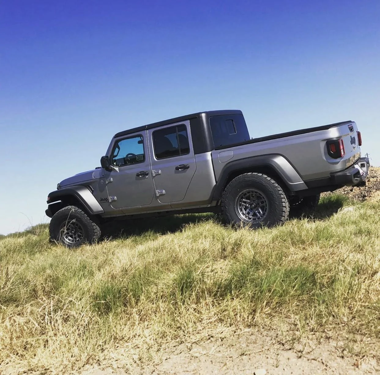 Jeep Gladiator BILLET SILVER Gladiator JT Club D75E74BC-D19C-45B0-8961-A8AB97713D87