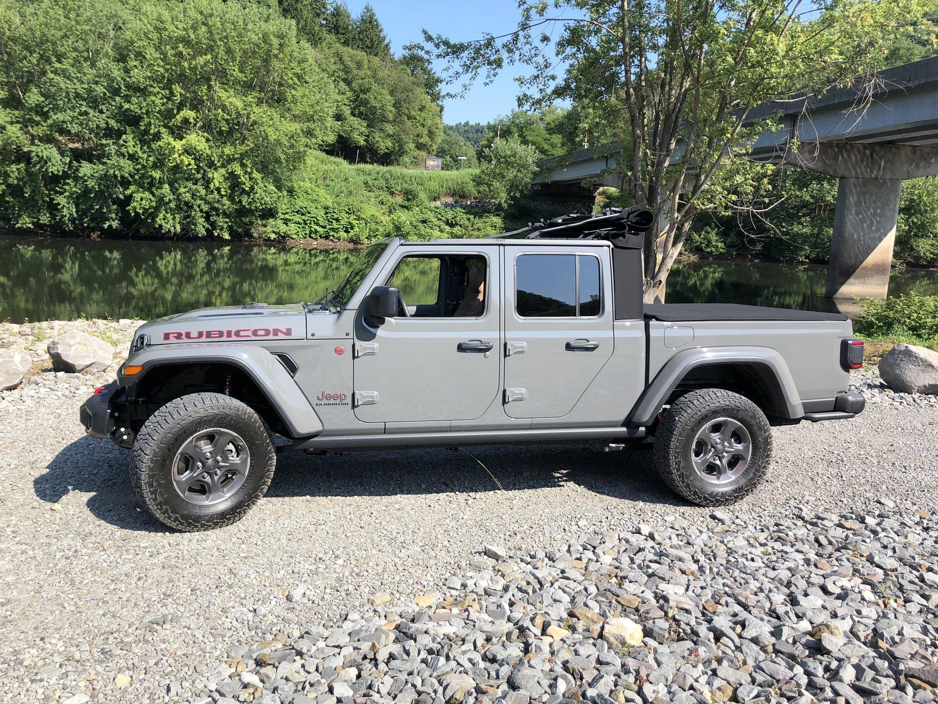 Jeep Gladiator Sting grey owners (future) check in 71A494EF-C1BA-4719-8356-226E0DB05EF1