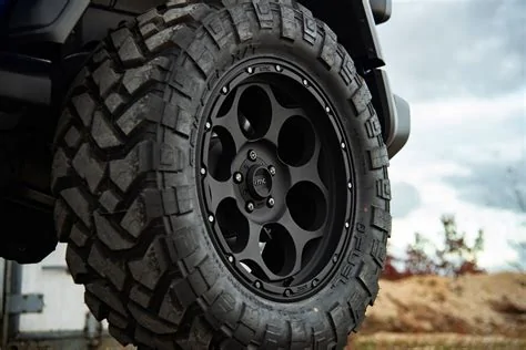 Jeep Gladiator Black is played out, let's see some colored rims KMC