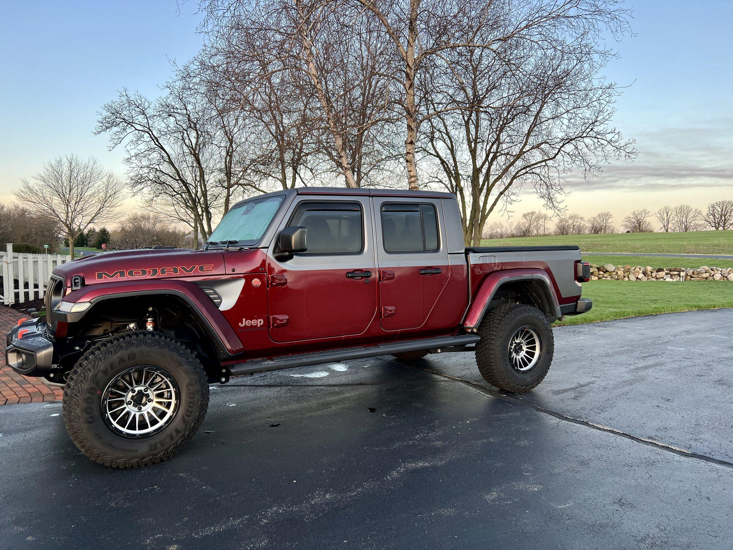 Jeep Gladiator Snazzberry Gladiator JT club 697DB26A-0A9A-4C86-AA14-EB27A6DDF05A