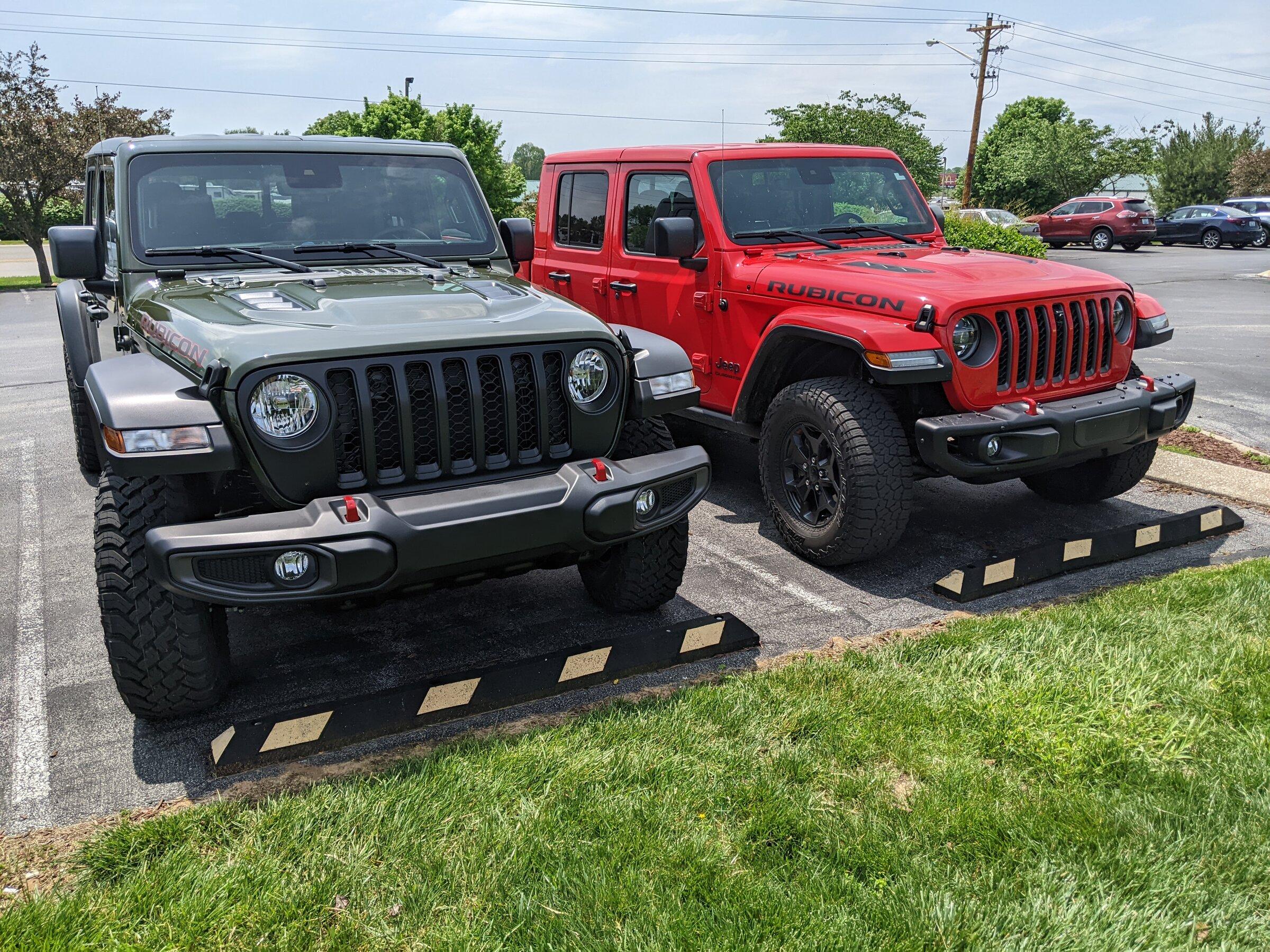Jeep Gladiator Jeeps Parking Next To Jeeps PXL_20220510_172904500