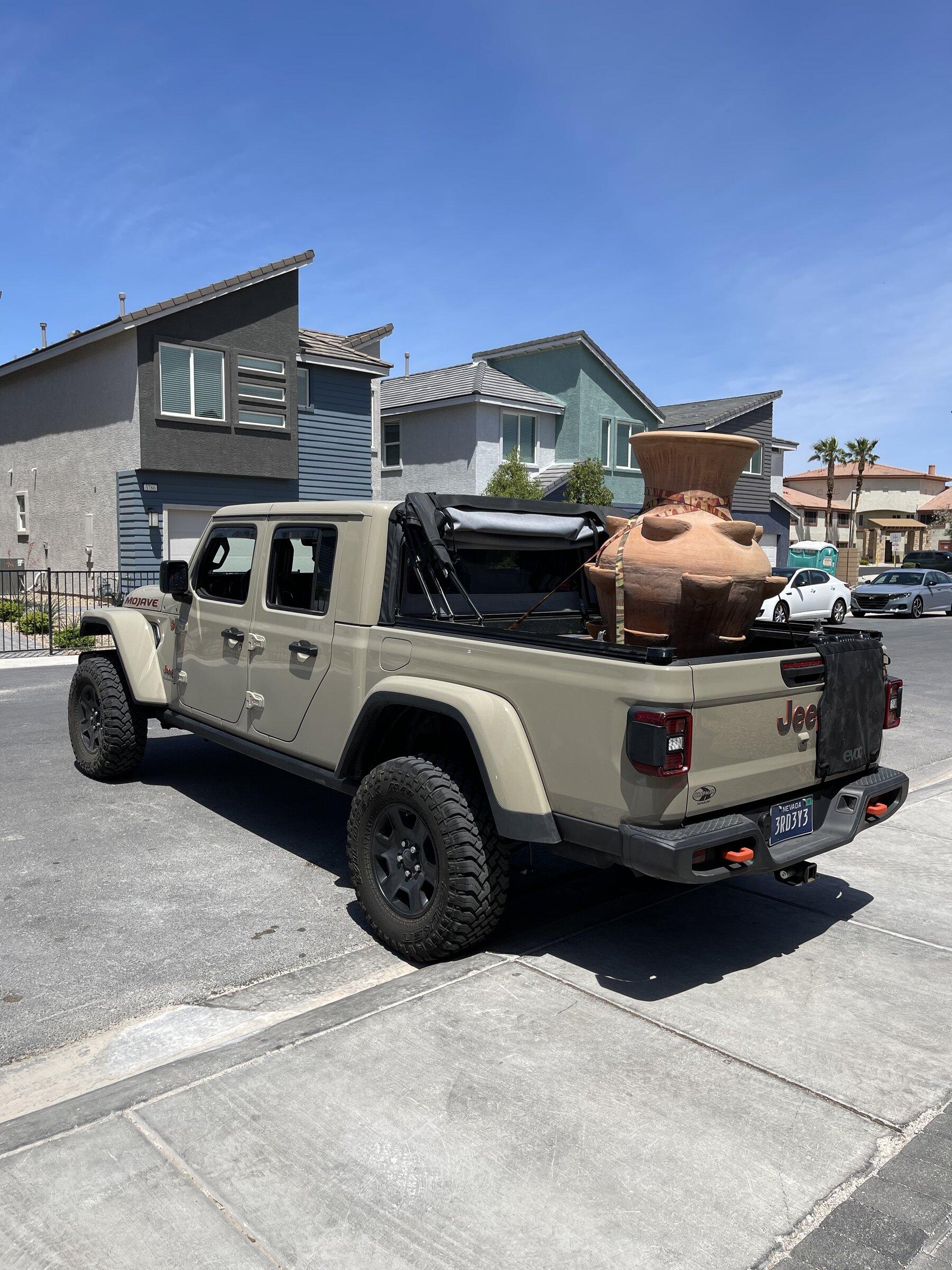 Jeep Gladiator Outlander softopper by Agri-cover Inc. (ACI products) 648BF60E-97A0-4466-84D2-C8FD27EE471D