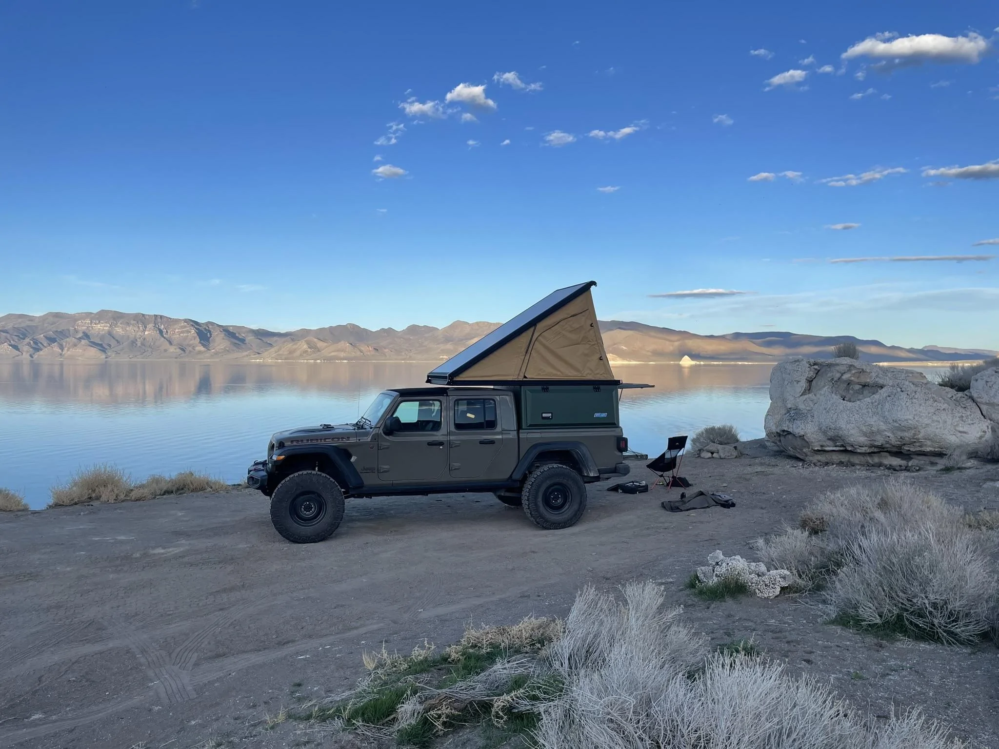Jeep Gladiator Gladiators and Camper Pictures 1503F4DD-6E39-479F-B4BF-7DEF3F4D997C