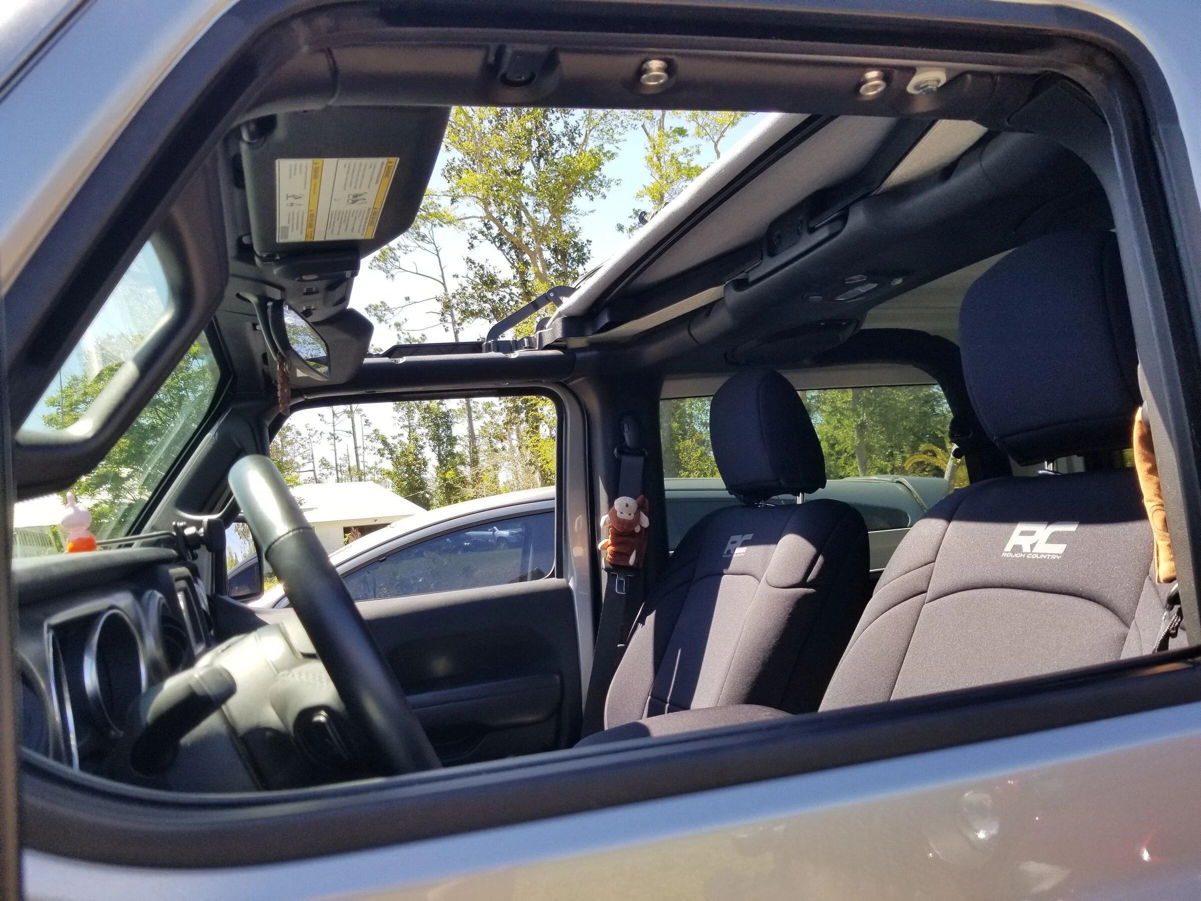 Jeep Gladiator Reverse mullet. Party in the front, business in back. SUNRIDER PICS - Post Yours! 20220409_141807