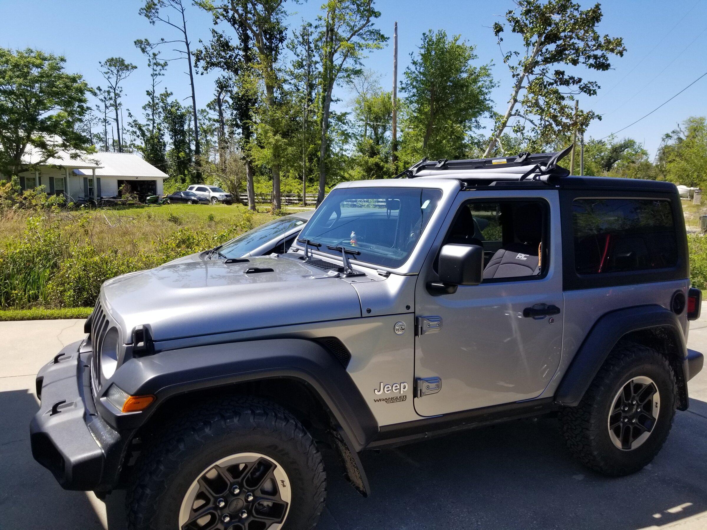 Jeep Gladiator Reverse mullet. Party in the front, business in back. SUNRIDER PICS - Post Yours! 20220409_141757