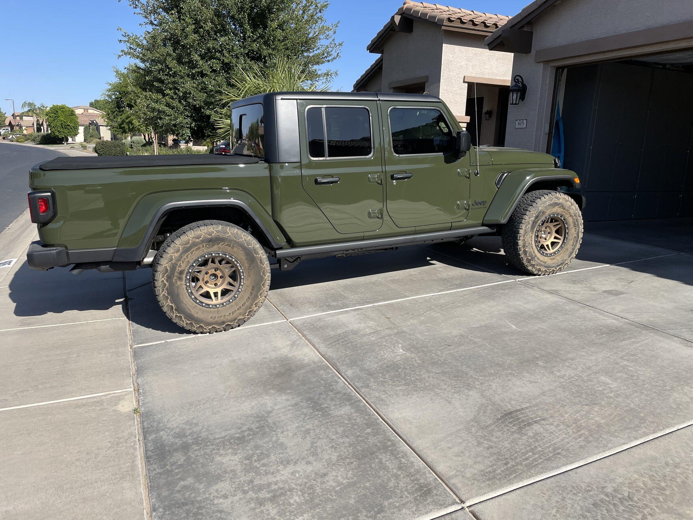 Jeep Gladiator 2022 Gladiator DIESEL sport A4F223E3-7194-47ED-90DE-A29CC8C9583D