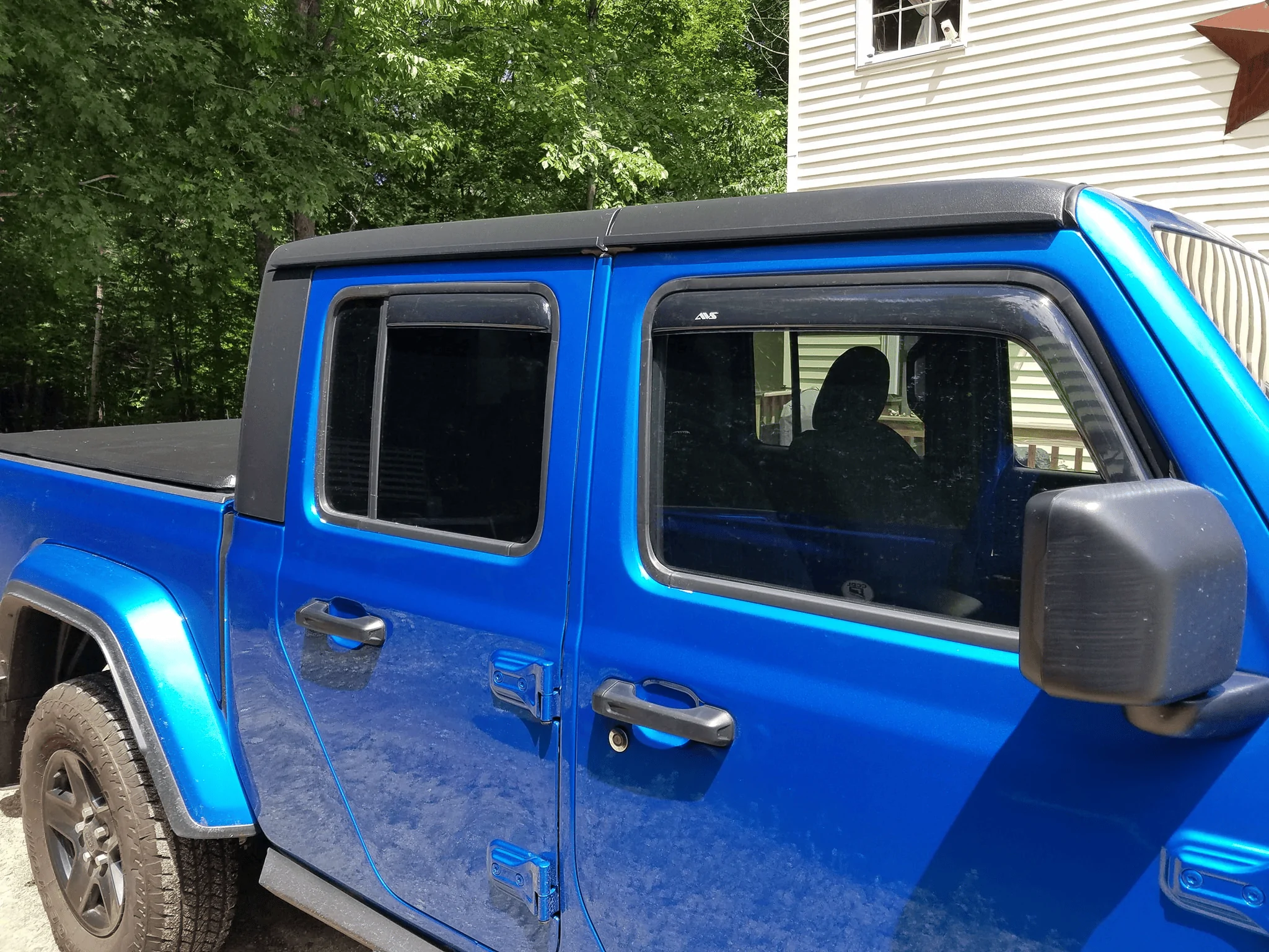 Jeep Gladiator window deflectors , Yes or No ? 1652497582836