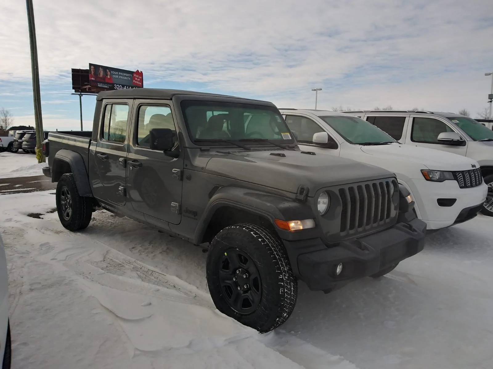 Jeep Gladiator Glacier: Base Sport Build 8142331F-D198-4CC3-85CB-00EBD81A0E48