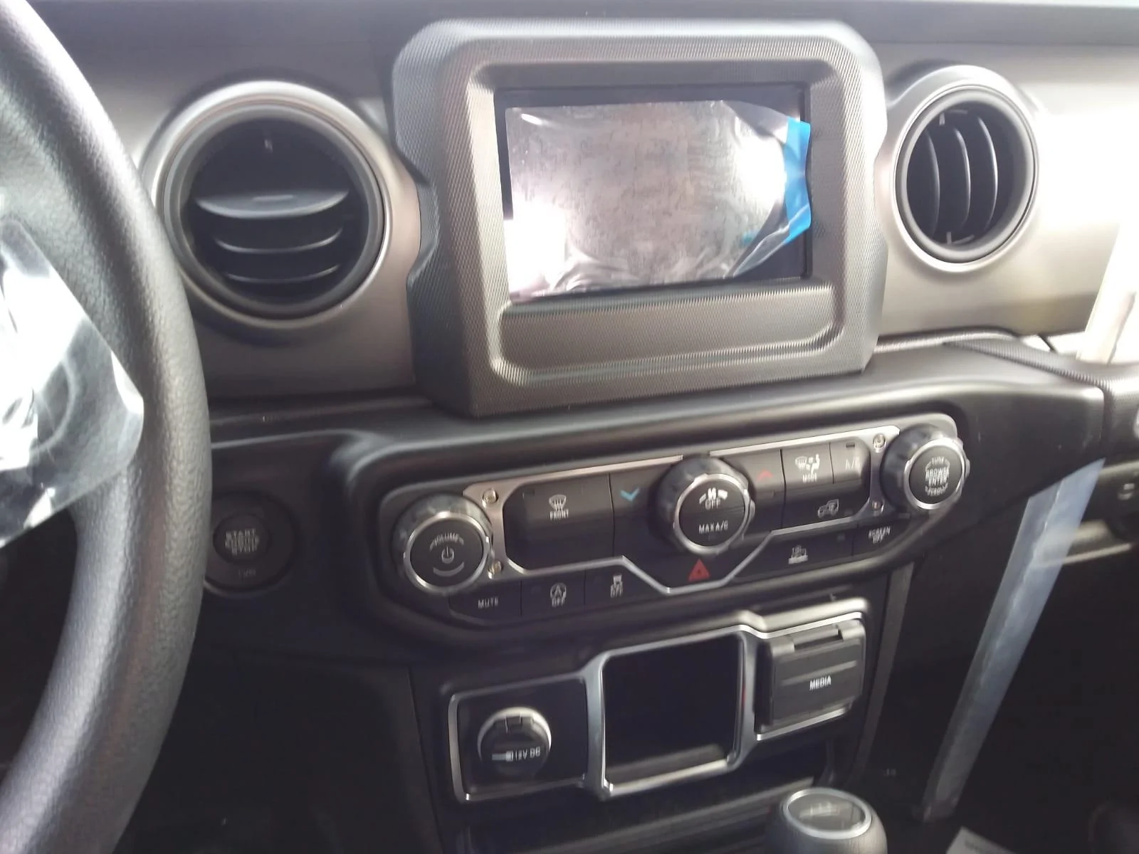 Jeep Gladiator Glacier: Base Sport Build 1565051F-854E-4E50-8D2A-83A7624A70DC