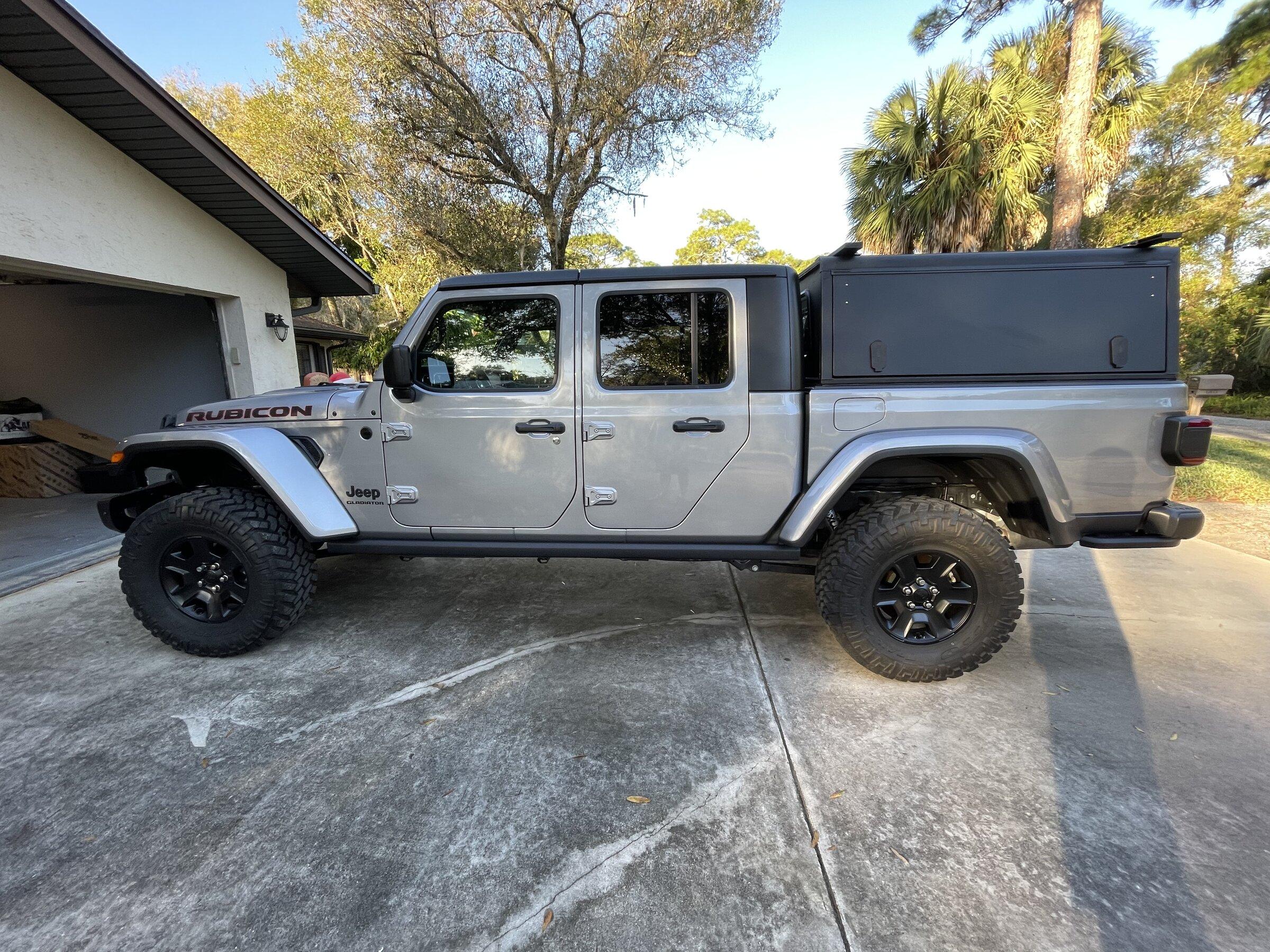 Jeep Gladiator Selling Alu-cab canopy 347210D6-13FC-4FE2-8ED9-628CC6A07C50