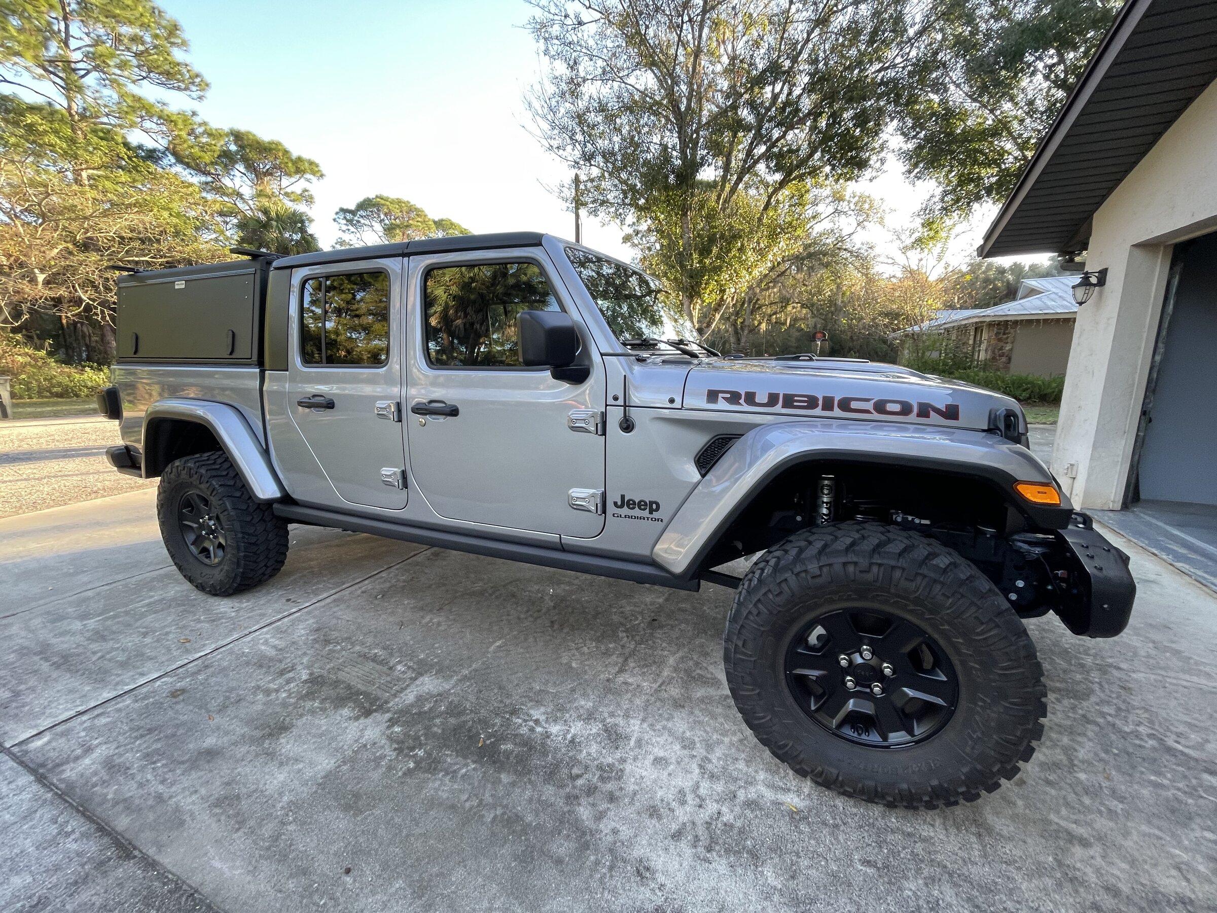 Jeep Gladiator Selling Alu-cab canopy 1C901844-E3F5-4600-AD87-9A0B17B4E429
