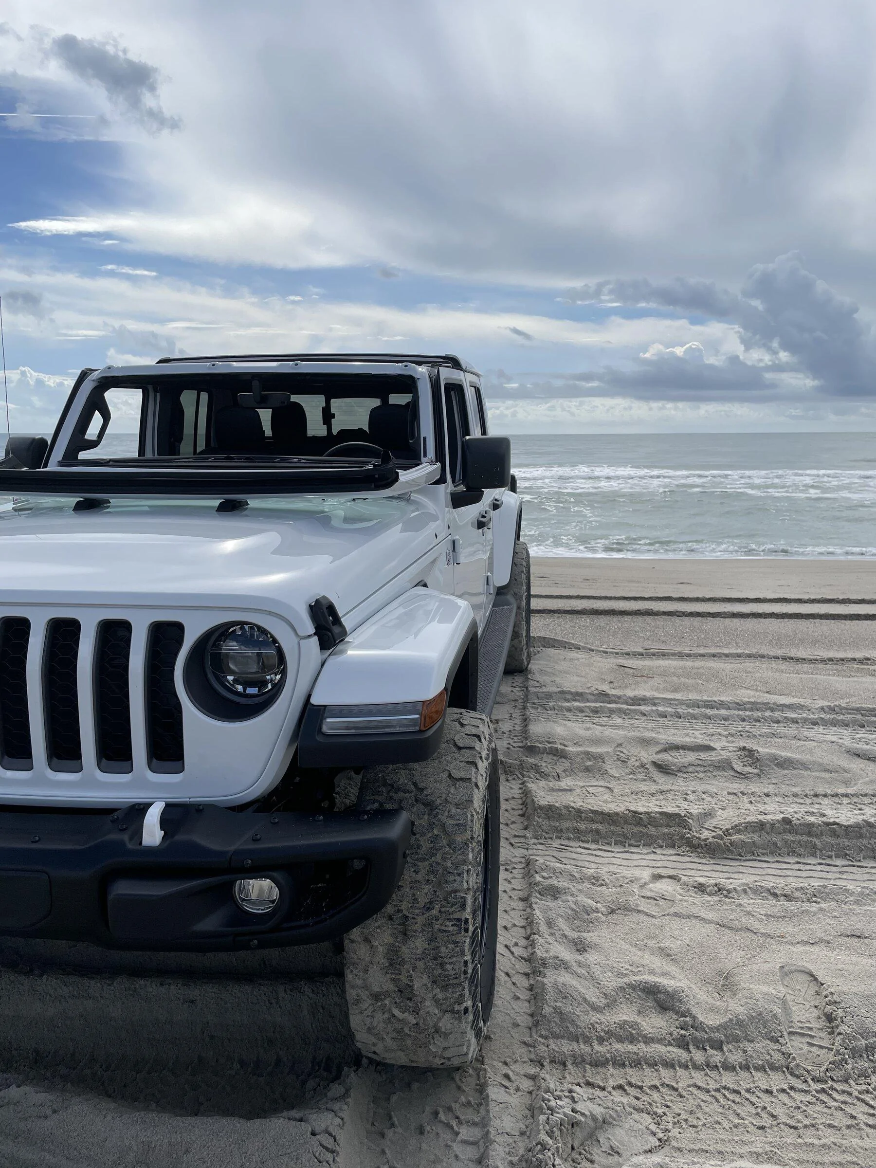 Jeep Gladiator BRIGHT WHITE Gladiator JT Club 1DE1F399-6054-4D24-8A70-AA18FD263464