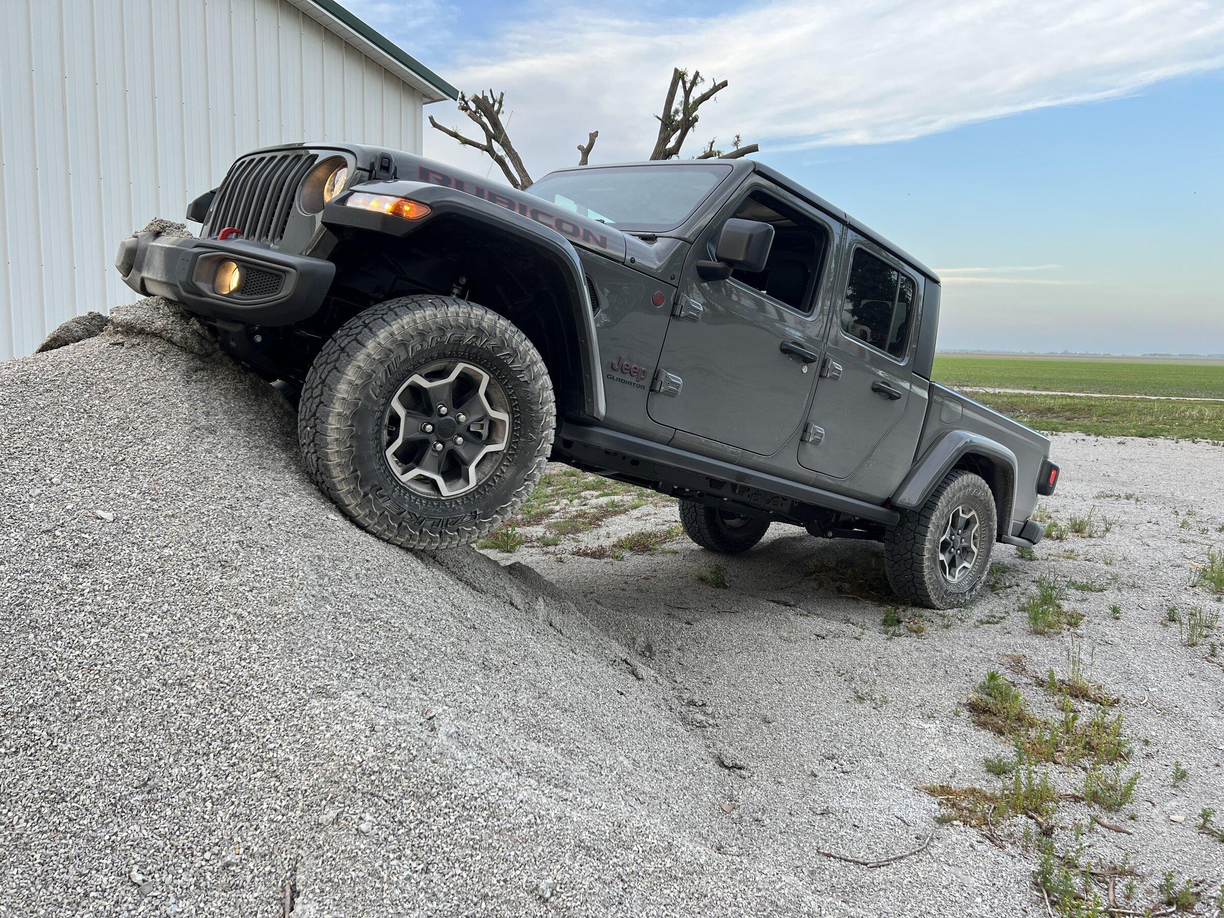 Jeep Gladiator STING GRAY Gladiator JT Club 8FC059F9-9250-422B-B735-025540BBDF49