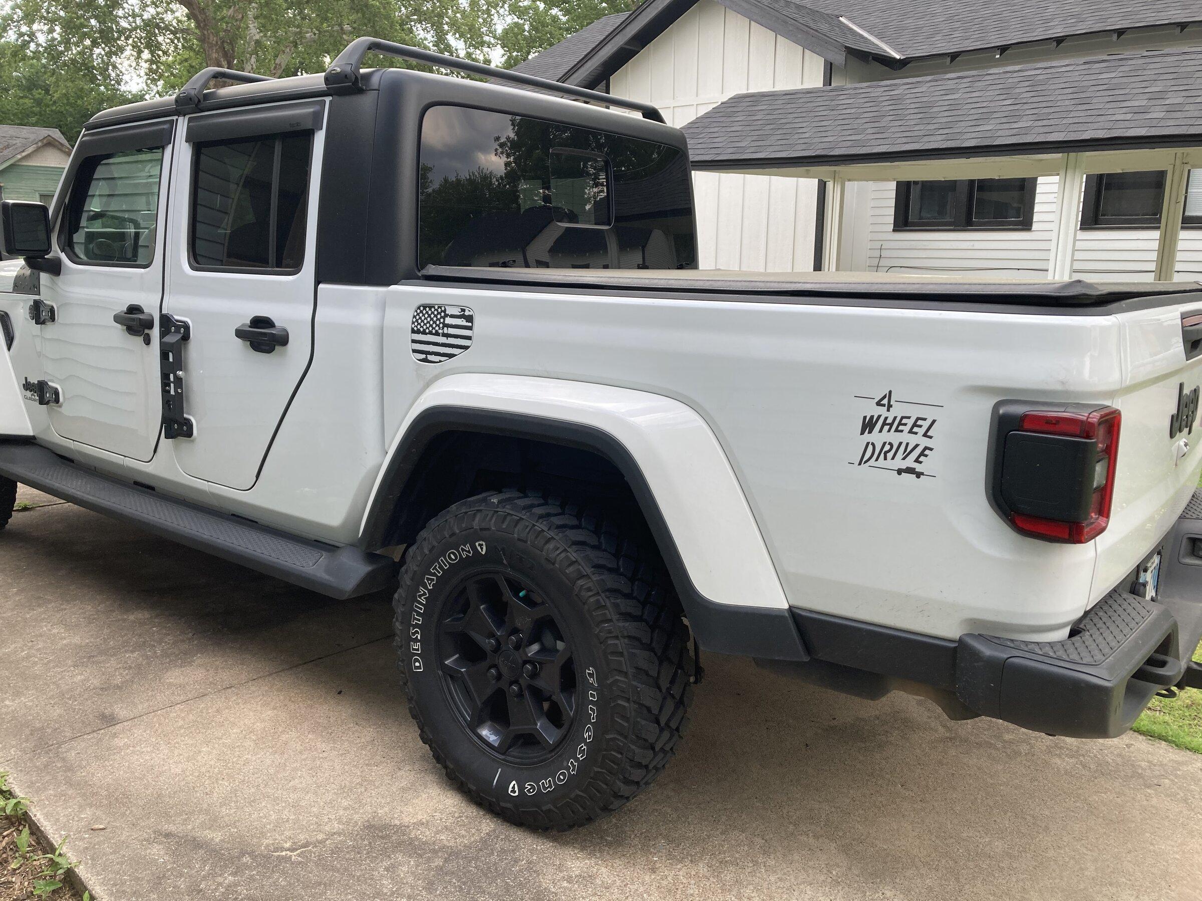 Jeep Gladiator Got rid of the butt ugly 4 wheel drive retro tailgate decal IMG_2501