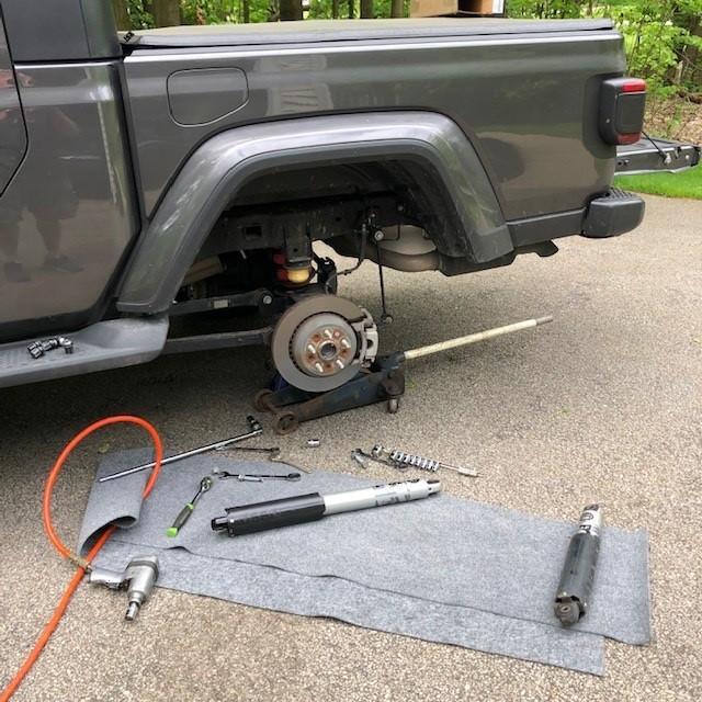Jeep Gladiator Bad Fox Shock Shock Replacement 01