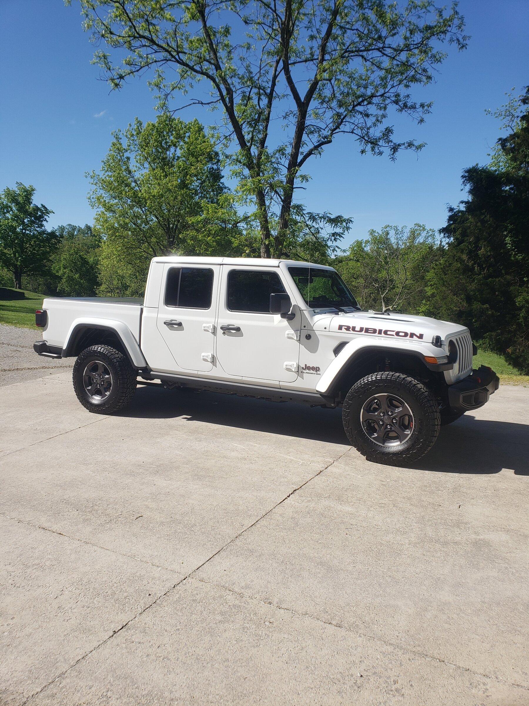 Jeep Gladiator BRIGHT WHITE Gladiator JT Club 20220508_104407