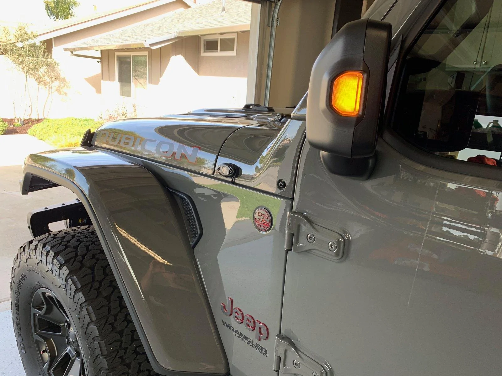 Jeep Gladiator Mirrors turn signals 722F6B80-039E-4687-81BD-4DDA9BF1FF2D