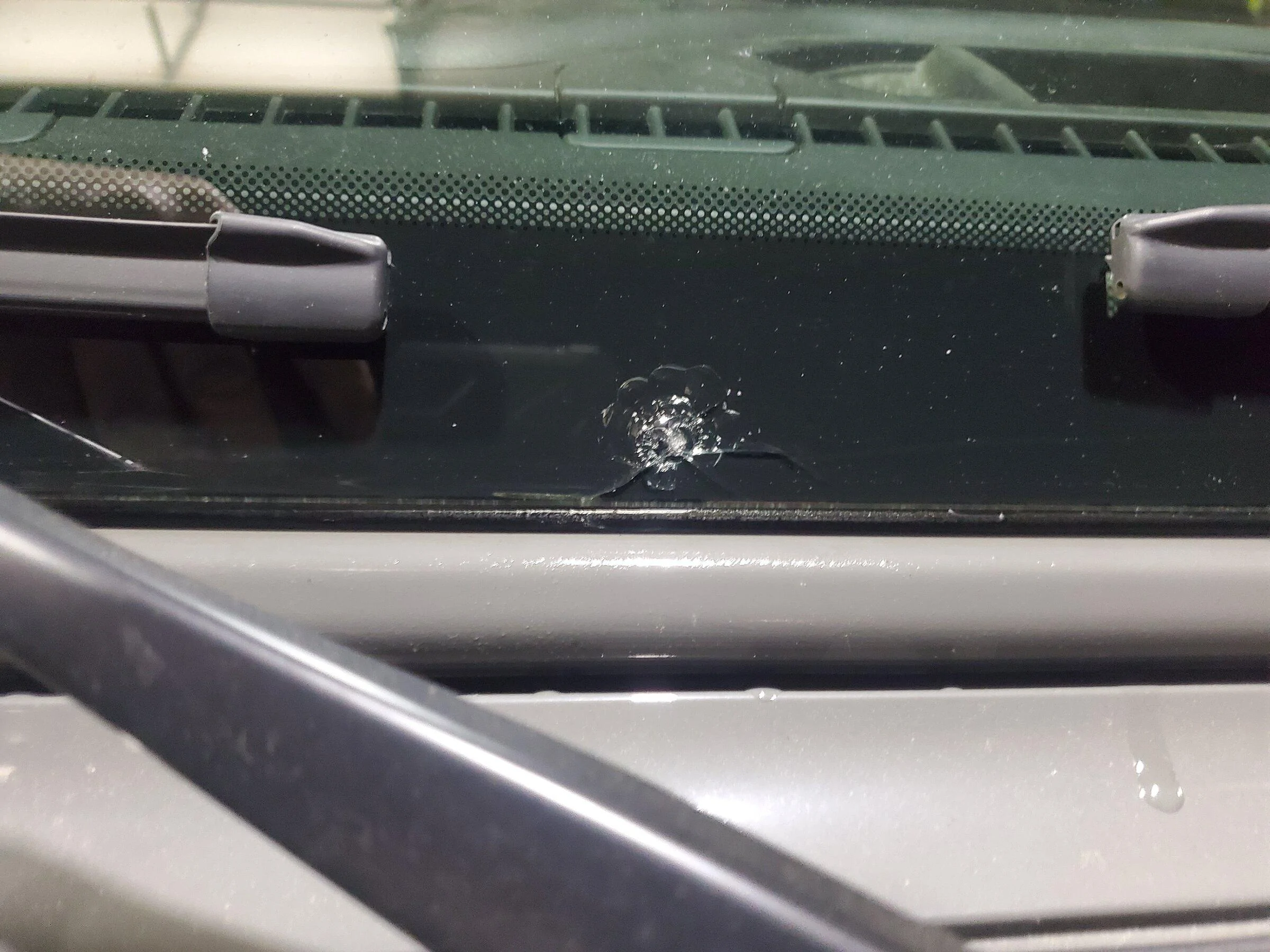 Jeep Gladiator Joined the Gladiator cracked window club 20220518_051011