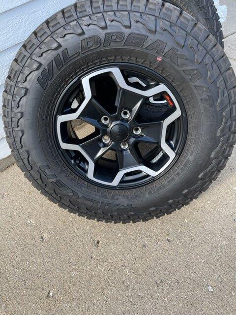 Jeep Gladiator 2022 JT Rubicon Take Off Wheels and Tires W/TPMS IMG_0313