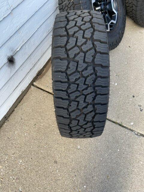 Jeep Gladiator 2022 JT Rubicon Take Off Wheels and Tires W/TPMS IMG_0315