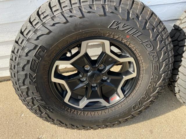 Jeep Gladiator 2022 JT Rubicon Take Off Wheels and Tires W/TPMS IMG_0318
