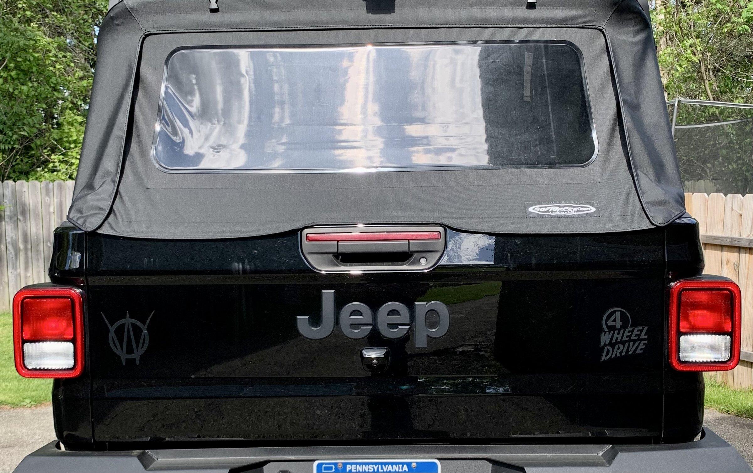 Jeep Gladiator Got rid of the butt ugly 4 wheel drive retro tailgate decal 6BD7370E-BE45-418C-85C6-F969DB022BEE