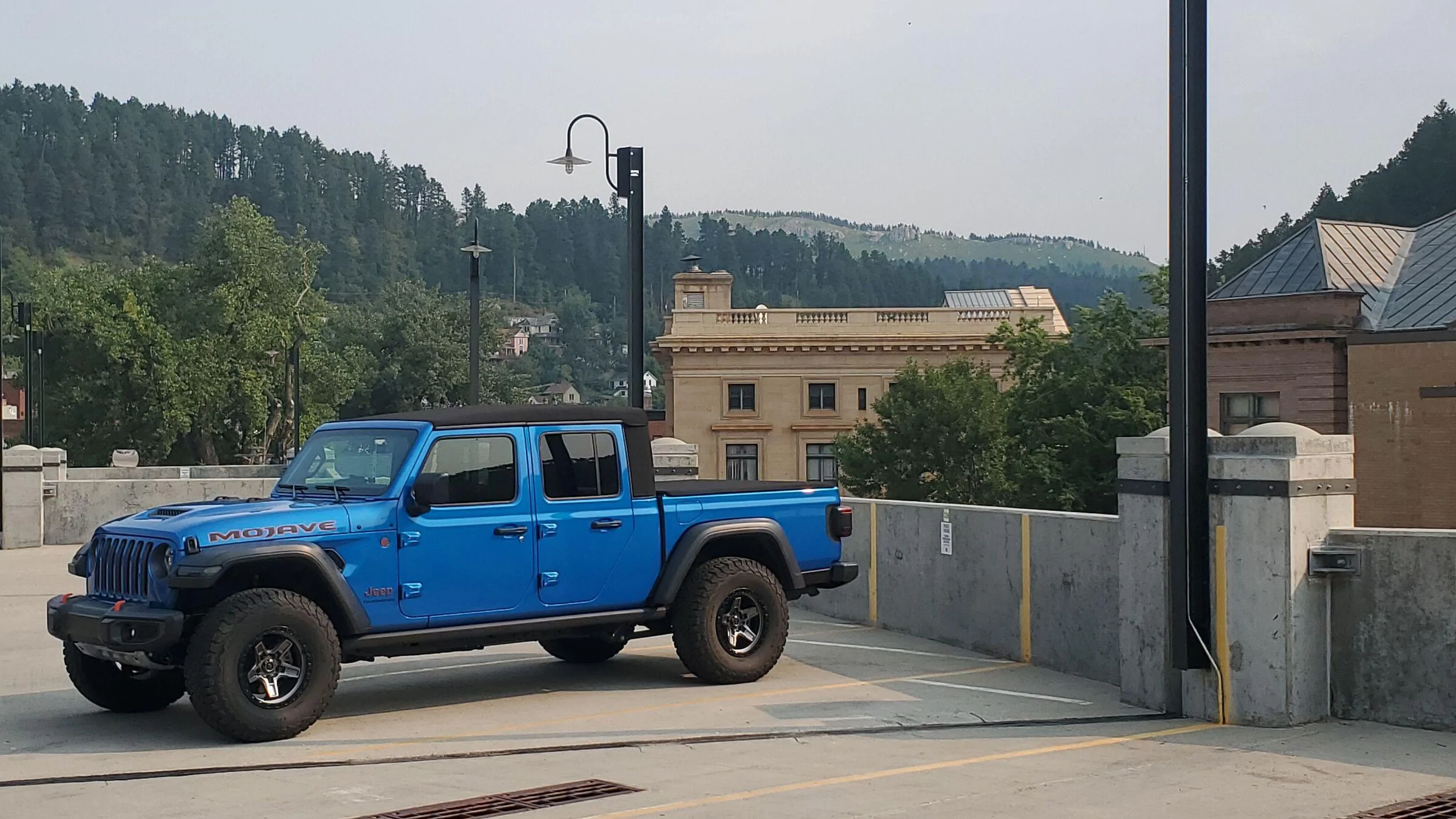 Jeep Gladiator Mojave with 2”AEV Spacer Kit tdrw1u