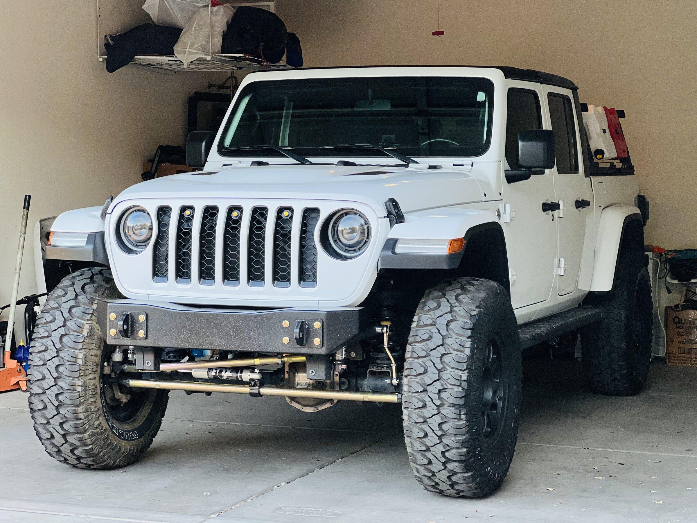 Jeep Gladiator BRIGHT WHITE Gladiator JT Club B2D9B1A3-C33B-4737-80F2-5AA6E02D8A71