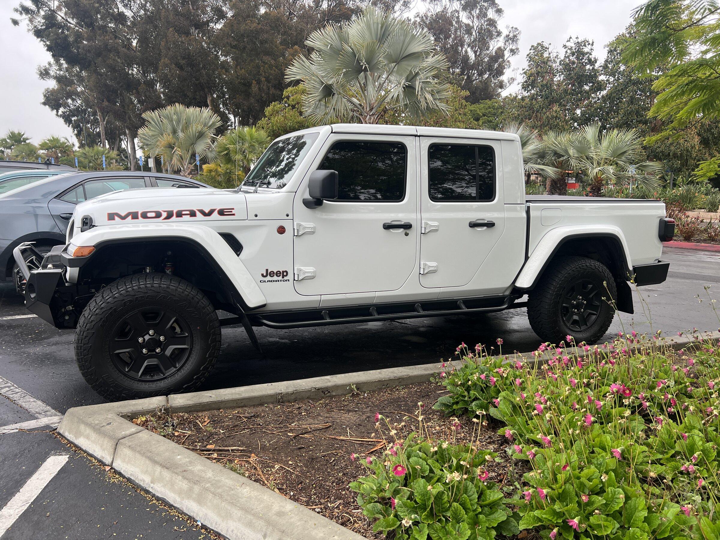 Jeep Gladiator MOJAVE Edition Gladiator JT Club 667207A3-A2E3-4FD8-AE31-F7B4145741BF