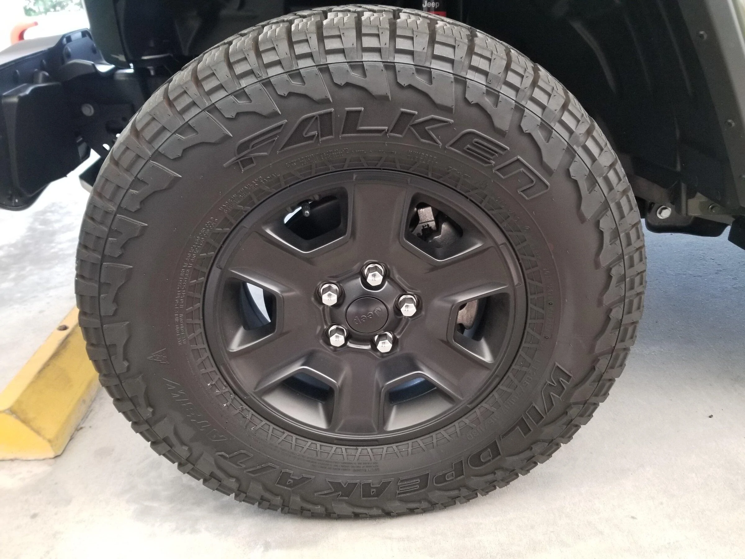 Jeep Gladiator Mojave Wheels / Falken Wildpeak AT3 20220520_174115