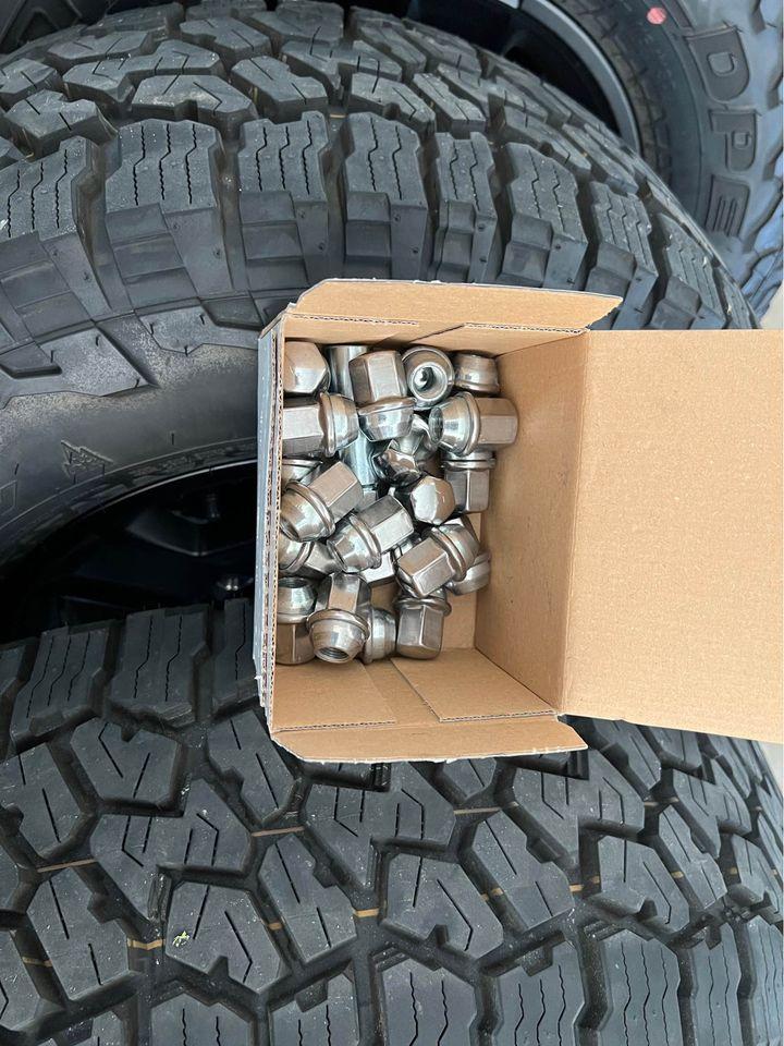Jeep Gladiator Set of 4 Falken Wildpeak 33" 2022 Jeep Gladiator Mojave take offs wheel and tires 280150859_8009904455690173_989483940719619168_n