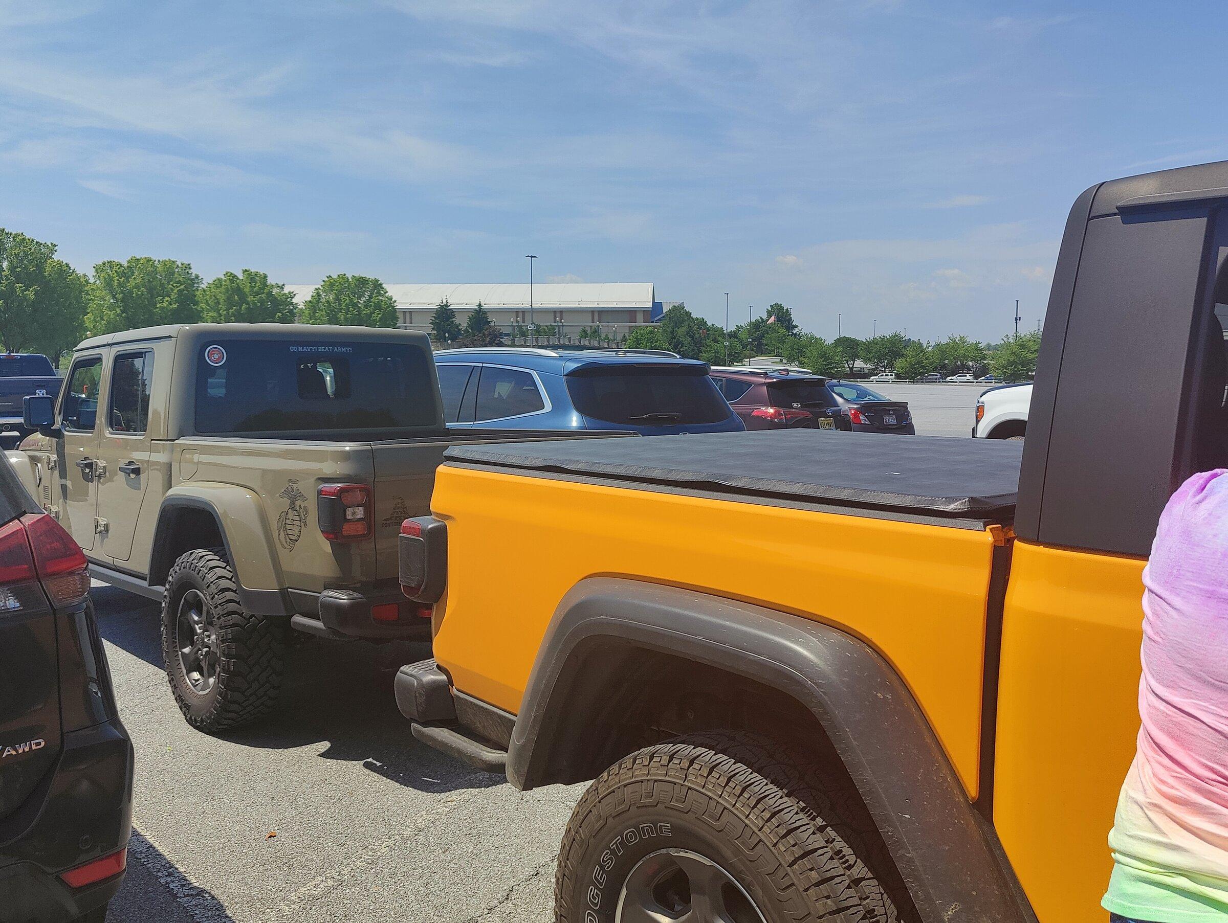 Jeep Gladiator Jeeps Parking Next To Jeeps IMG20220521115130