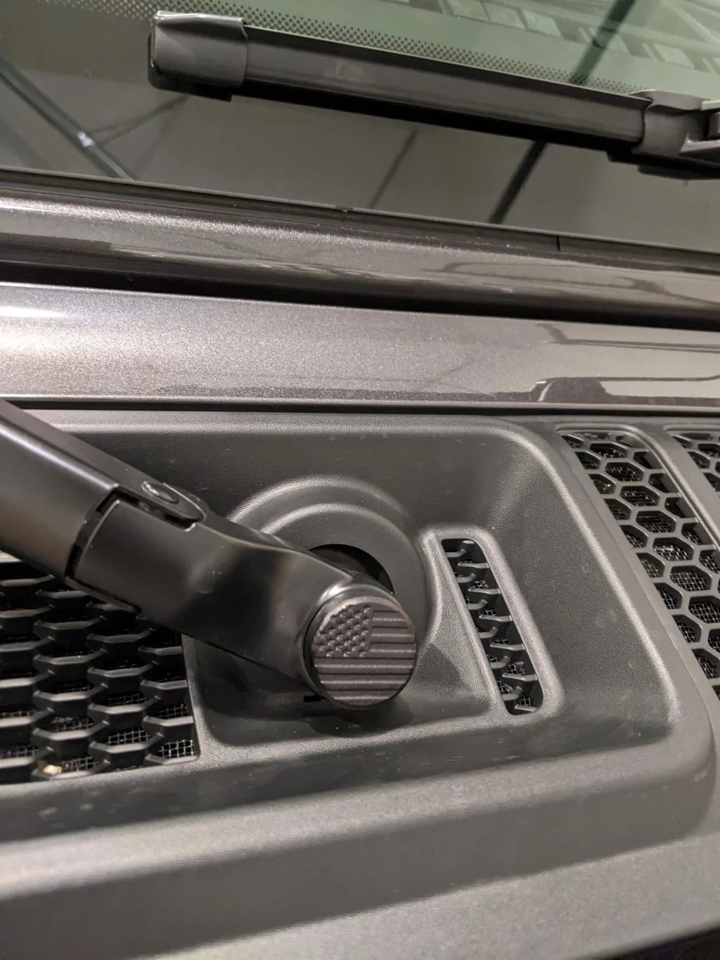 Jeep Gladiator ?? ☔️ Threedom Custom Wiper Arm Caps? flagwiper