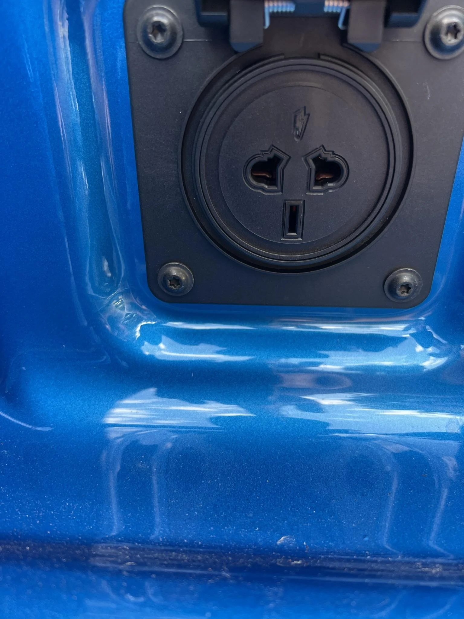 Jeep Gladiator Anyone have one of these outlets?? D659530B-7CD8-421E-8049-18C359BC84C1