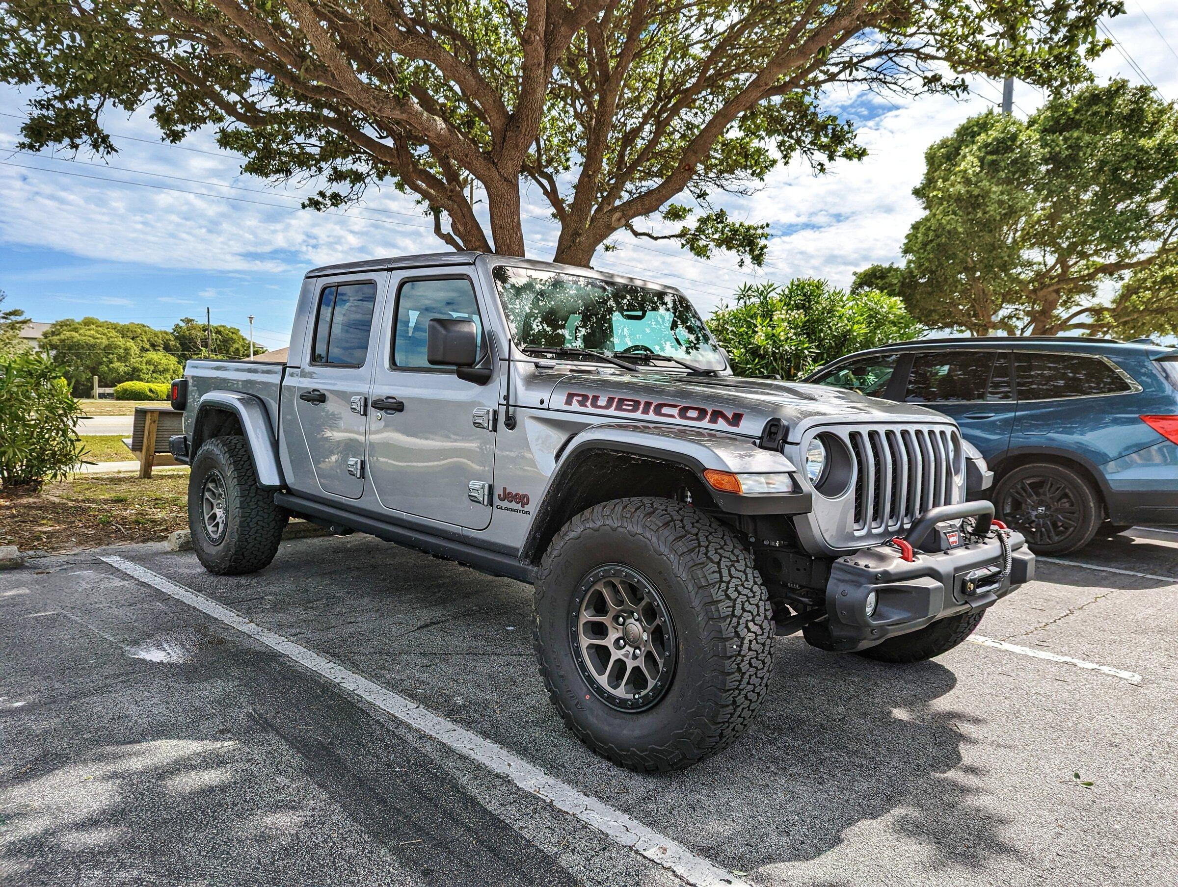 Jeep Gladiator BILLET SILVER Gladiator JT Club PXL_20220521_195543468.MP-01
