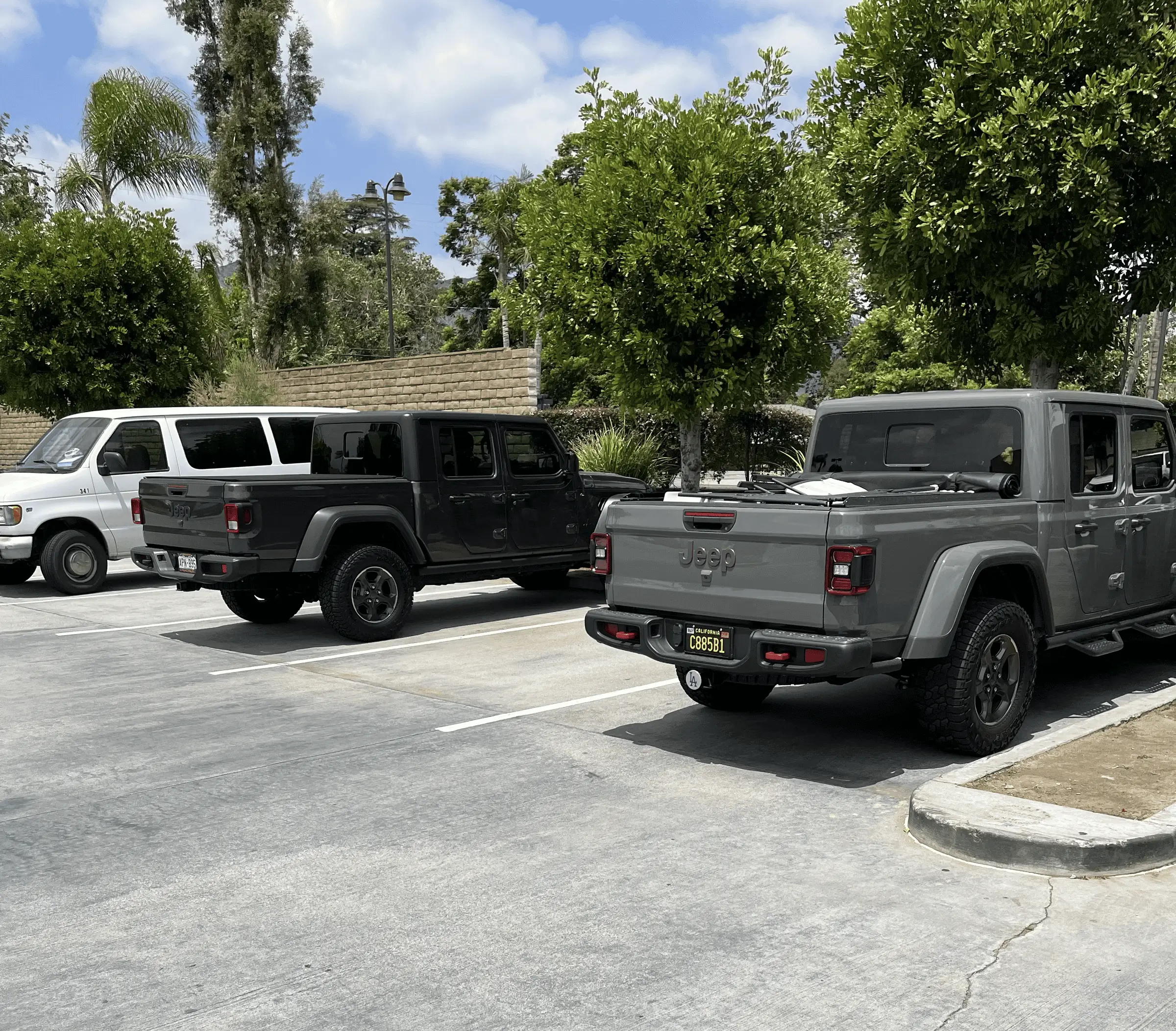 Jeep Gladiator Jeeps Parking Next To Jeeps tempImageUiszji