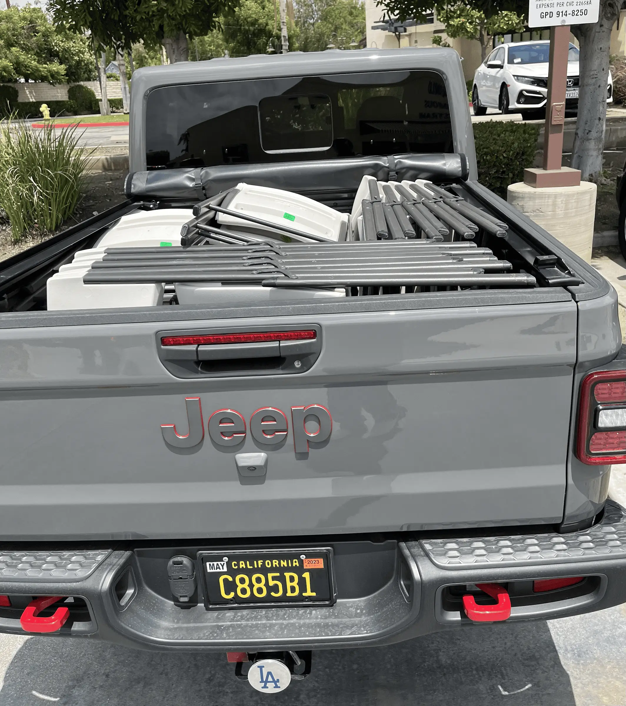 Jeep Gladiator Jeeps Parking Next To Jeeps tempImageEVf1Sm