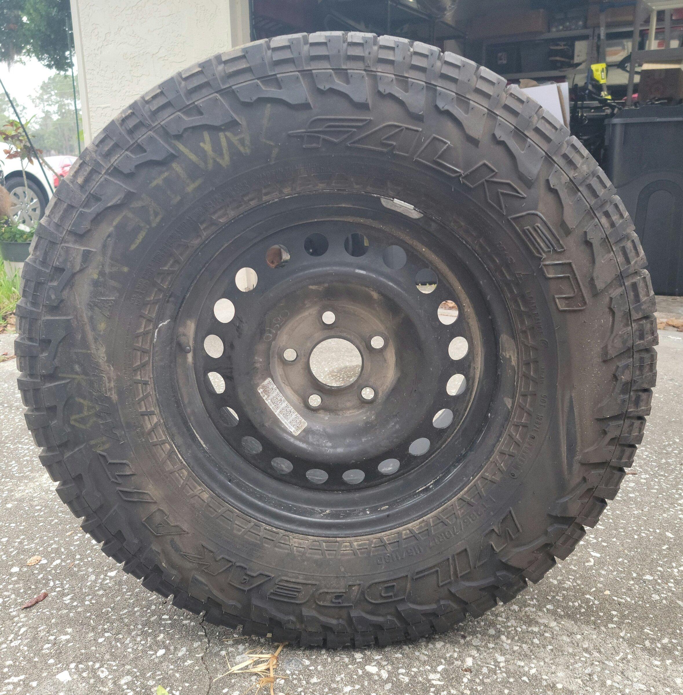Jeep Gladiator Spare Falken Wildpeak AT3W 285/70R17 20220522_074419